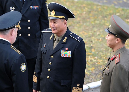 Chuẩn Đô đốc Kim Min-Sik và các quan chức Nga