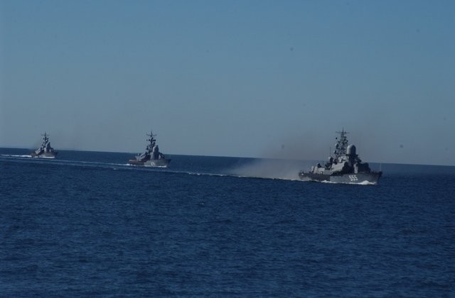 Qúa trình diễn tập đặt dưới sự chỉ huy trực tiếp của Tư lệnh căn cứ hải quân Baltic, Đề đốc Alexander Nosatova. Tổng cộng có hơn 20 tàu chiến và tàu bảo đảm đã được huy động tham gia vào cuộc diễn tập.