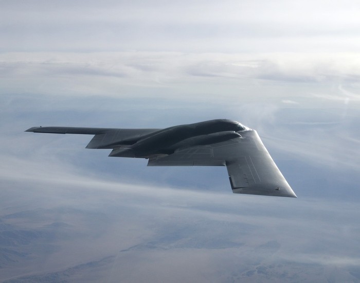 Một chiếc máy bay ném bom B-2 Spirit của Không quân Mỹ bay qua khu vực Bắc Cực ngày 27/10/2011 trong một chuyến bay thử nghiệm xuất phát từ căn cứ không quân Edwards, California.