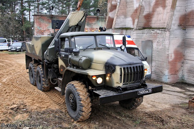Xe hỗ trợ kỹ thuật chiến trường MTP-A2.1 lắp trên khung xe tải Ural-4320