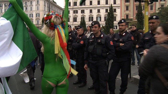 Hoạt động của phong trào FEMEN ở Rome, Italy.