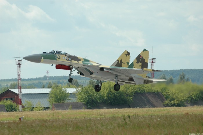 Sukhoi Su-35 (trước đây có tên gọi là Su-27M)(tên ký hiệu của NATO Flanker-E) là máy bay tiêm kích hạng nặng, tầm xa, đa năng, chiếm ưu thế trên không thế hệ 4,5 hiện đại được phát triển bởi hãng Sukhoi.