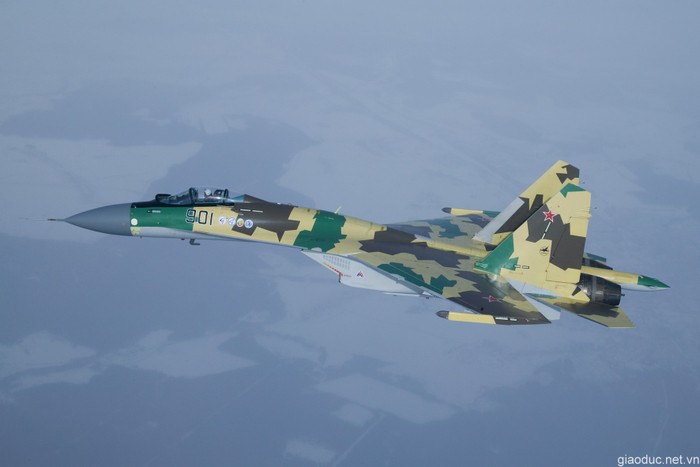 Chiếc Su-35 hiện đại hóa đầu tiên mới đây đã được trưng bày tại triển lãm hàng không MAKS-2007 vào tháng 8-2007. Phiên bản Su-35 mới bay lần đầu vào ngày 19 tháng 2-2008.