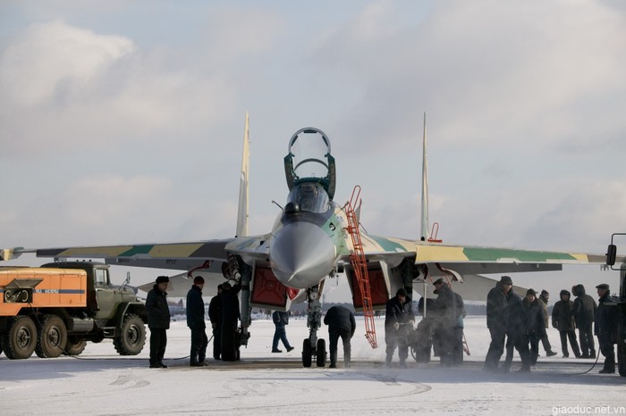 Vào tháng 7-2008, Nga đã giới thiệu Su-35 cho Ấn Độ, Malaysia và Algeria.Chính phủ Venezuela cũng biểu thị mỗi quan tâm đến việc mua vài chiếc Su-35.