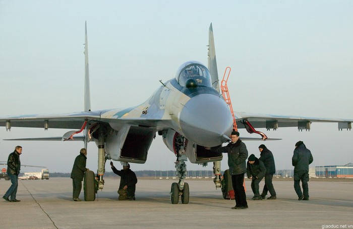 Su-35 hiện nay chỉ được sản xuất cho Không quân Nga. Mới đây Su-35 đã xuất hiện trong triển lãm hàng không MAKS-2007 International Aviation and Space Salon vào tháng 8 năm 2007.