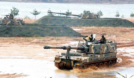 Xe tăng Hàn Quốc trong cuộc tập trận ngày 23/11.