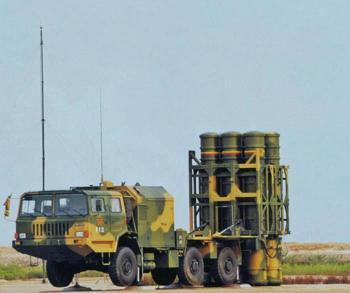 Hệ thống tên lửa phòng không HQ-16A trang bị 6 quả tên lửa, có thể cùng với hệ thống HQ-9 tạo nên hệ thống phòng không khu vực tầm trung và tầm cao. Nhìn bề ngoài, hai loại tên lửa này sử dụng radar tương đồng.