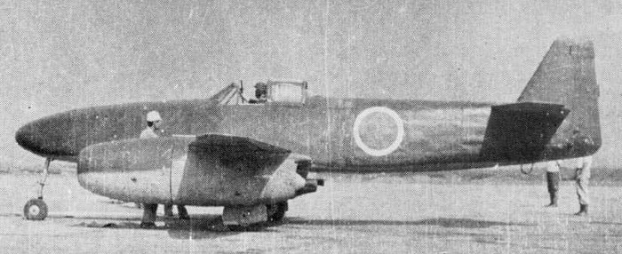 Mẫu máy bay tiêm kích phản lực Nakajima J9Y 'Kikka' năm 1945 của Hải quân Đế quốc Nhật Bản.