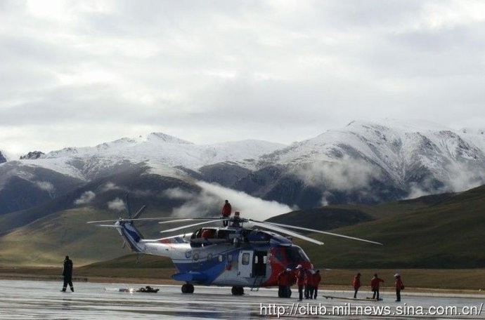 Trực thăng AC313 đã thực hiện hai chuyến bay thử nghiệm tới cao nguyên Thanh Hải ở Tây Tạng và từng lập kỷ lục bay ở độ cao 8.500m, trở thành loại máy bay đầu tiên do Trung Quốc tự chế tạo có khả năng hoạt động ở vùng cao nguyên.