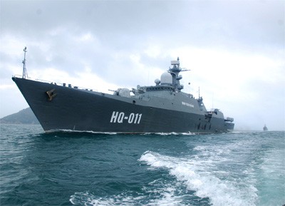 Biên đôi tàu hộ vệ tên lửa Lữ đoàn 162, Vùng 4 Hải quân huấn luyện trên biển