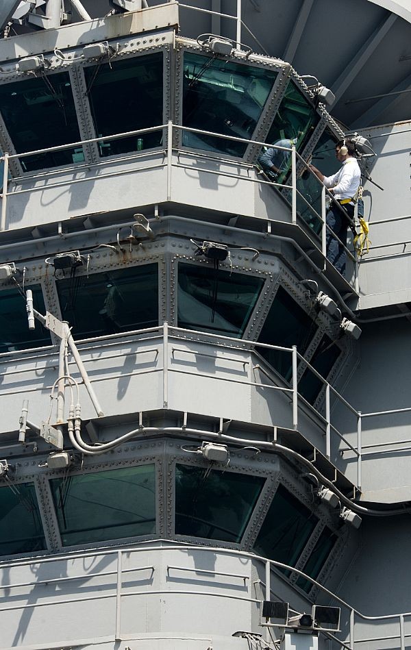 Tháp chỉ huy trên boong tàu sân bay USS John C. Stennis (CVN 74) đang có mặt trên Ấn Độ Dương 24/1/2012