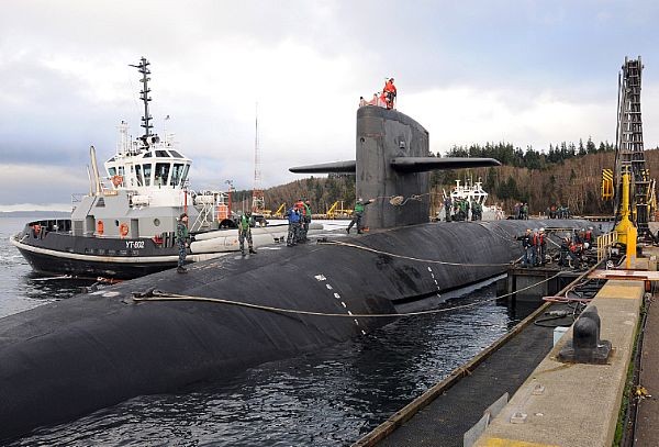Tàu ngầm lớp Ohio USS Henry M. Jackson (SSBN 730) đang có mặt tại Bangor, Washington 21/1/2012