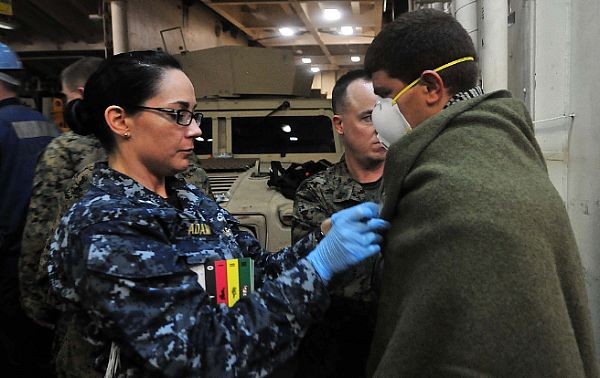 Lính Mỹ giúp ngư dân Ma Rốc bị cướp tàu trên Địa Trung Hải 24/1/2012