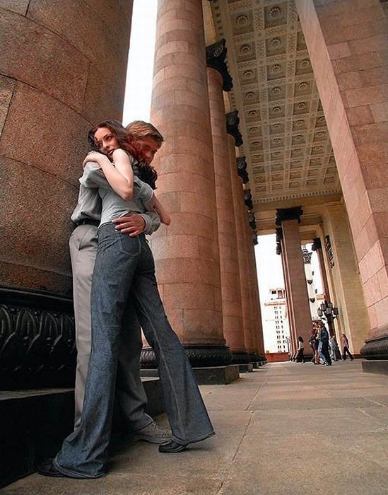 Những nụ hôn lãng mạn trên phố phường Moscow ảnh 19