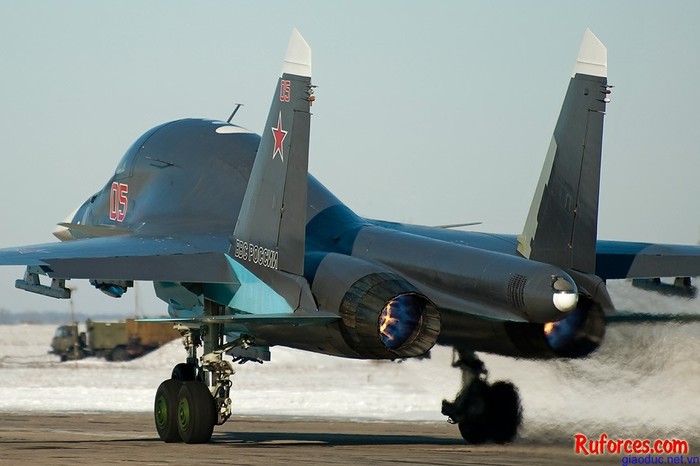 Su-34 của không quân Nga tại căn cứ Lipetsk