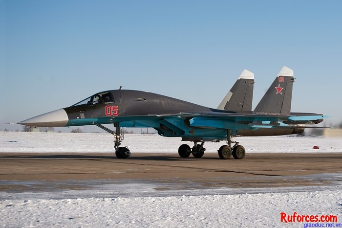 Su-34 của không quân Nga tại căn cứ Lipetsk