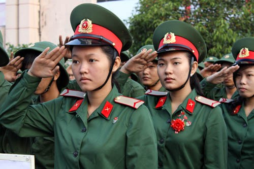 Bạn Nguyễn Thị Trường Kha đứng đầu hàng các nữ tân binh