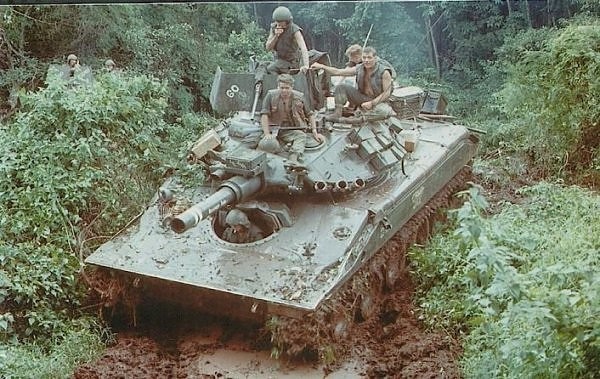 Mục tiêu của chiến dịch là phá vỡ hệ thống hậu cần của Quân đội Nhân dân Việt Nam tại Lào và cắt đứt Đường mòn Hồ Chí Minh tại thị trấn Tchepone nằm cách biên giới Việt-Lào 42 km về phía Tây.