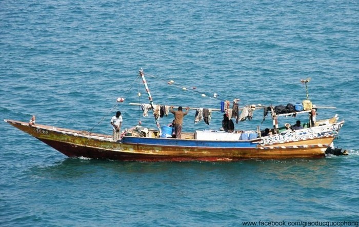 Ngày 7/11/2009, một tàu thương mại của Hà Lan mang tên CEC Future với 11 thuỷ thủ quốc tịch Nga trên boong đã bị hải tặc Somali bắt bóc và yêu cầu một khoản tiền chuộc trị giá vài triệu USD.
