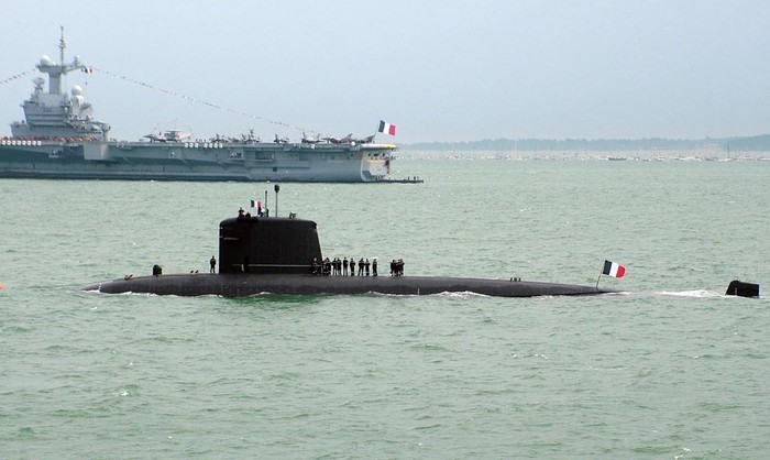 Tàu ngầm S-606 "Perle"