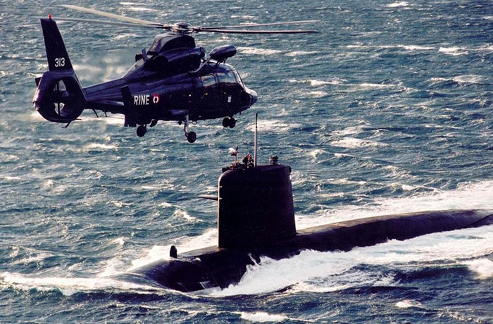 Tàu ngầm S-606 "Perle"