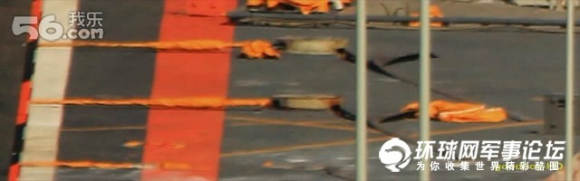 Cáp hãm đà dùng cho tàu sân bay của Trung Quốc đang được lắp đặt