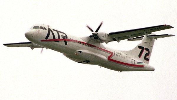 Máy bay ATR-72