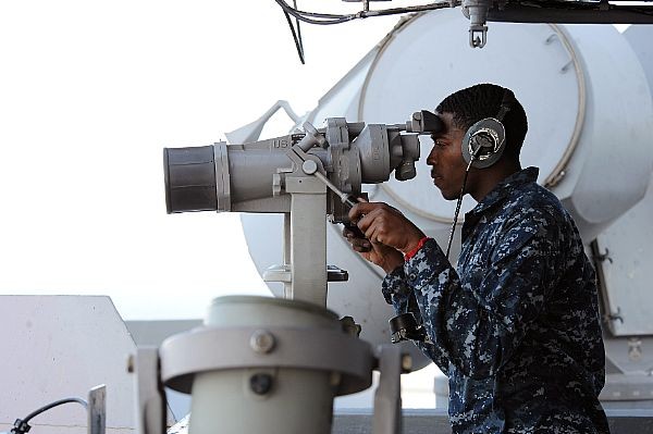 Trên boong tàu sân bay USS Dwight D. Eisenhower (CVN 69) ở Đại Tây Dương hôm 28/3/2012