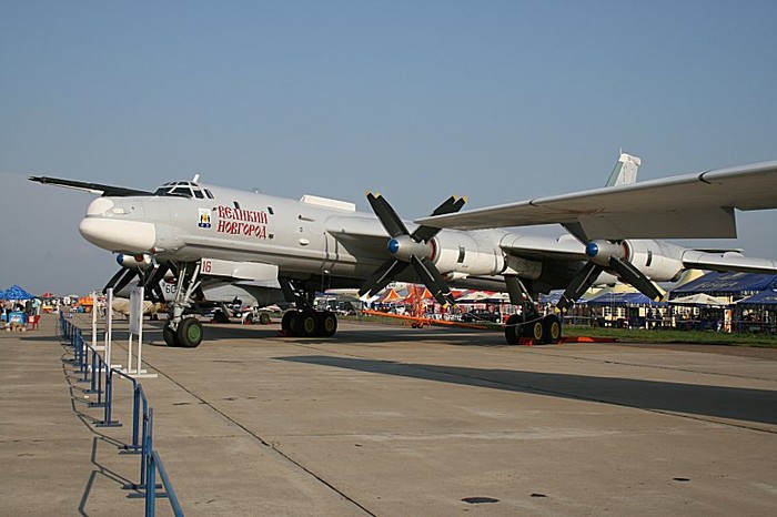 Chiếc Tu-95MS đặt theo tên thành phố Great Novgorod