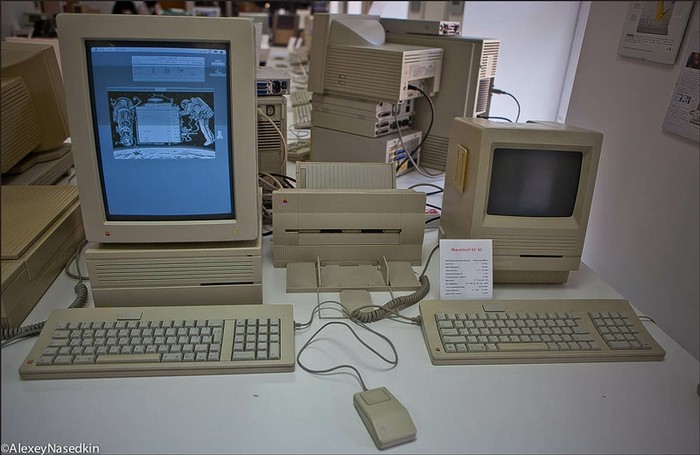 Máy tính Macintosh màn hình thẳng