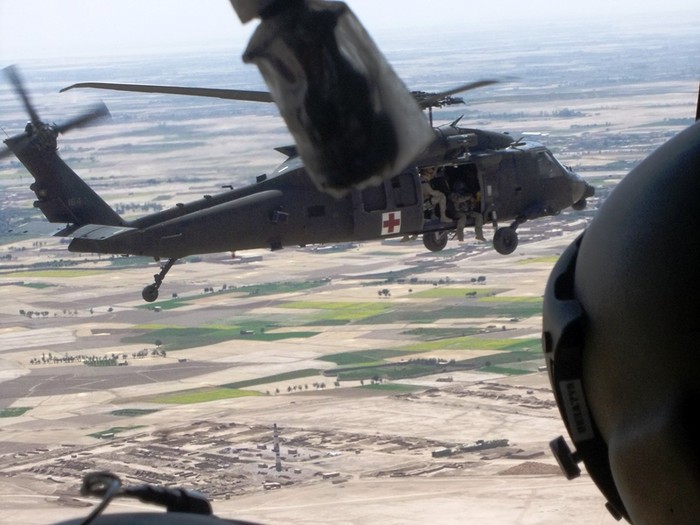Lính Ba Lan huấn luyện di tản khẩn cấp bằng trực thăng cùng lính Mỹ tại căn cứ ở Ghazni