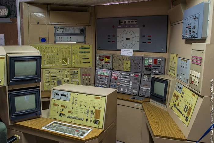 Phòng điểu khiển gồm rất nhiều bảng điều khiển