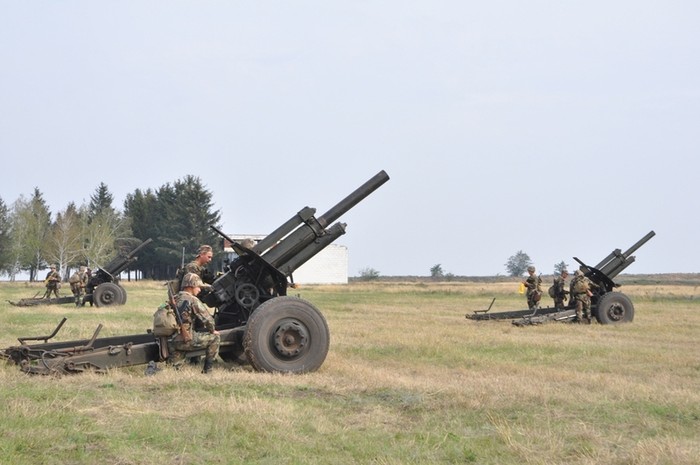 Tập trận “CETATEA 2012” mở màn bằng màn dập pháo mở đường cho bộ binh xung phong