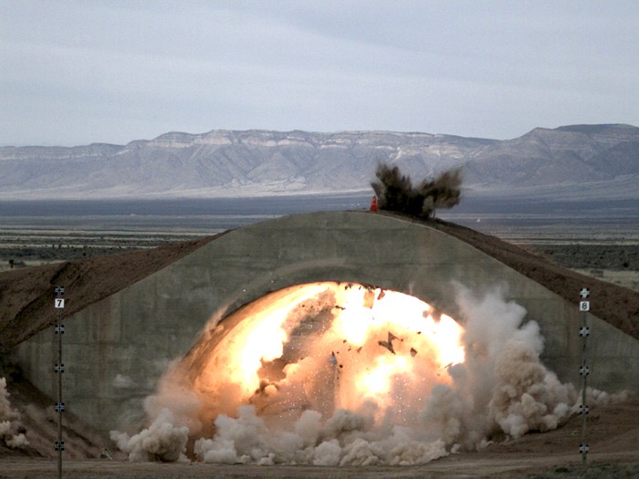 Bom điều khiển đường kính nhỏ I: Boeing GBU-39/B sau khi đâm xuyên sẽ công phá mục tiêu bên trong bằng năng lượng nổ cực mạnh