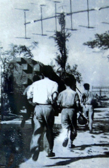 Là lực lượng trinh sát, quản lý vùng trời, ra-đa chính là "mắt thần" của Bộ đội PK-KQ. Lực lượng Bộ đội ra-đa đã bước vào Chiến dịch 12 ngày đêm tháng Chạp năm 1972 với tinh thần cảnh giác cao độ nhất
