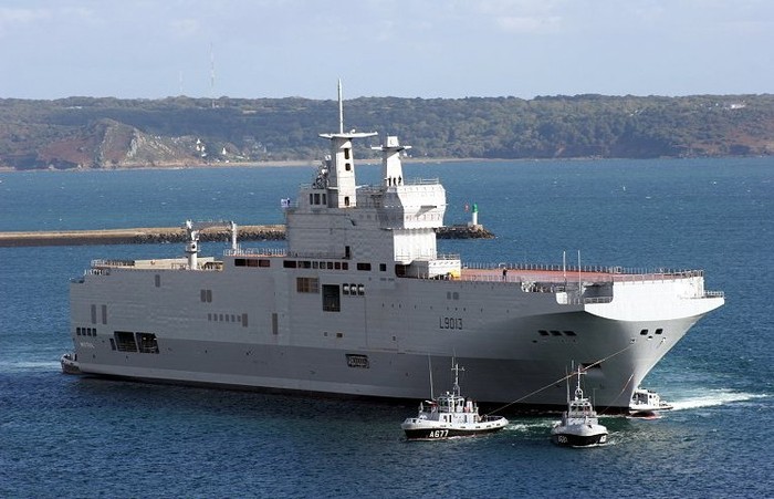 Tàu đổ bộ Mistral có chức năng của tàu sân bay chở trực thăng của Hải quân Pháp