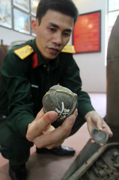 Sau chiến tranh, loại vũ khí gây chết người nhiều nhất không phải là những quả "bom tạ, bom tấn" còn sót lại mà là những quả bom bi với hình dạng nhỏ nhắn