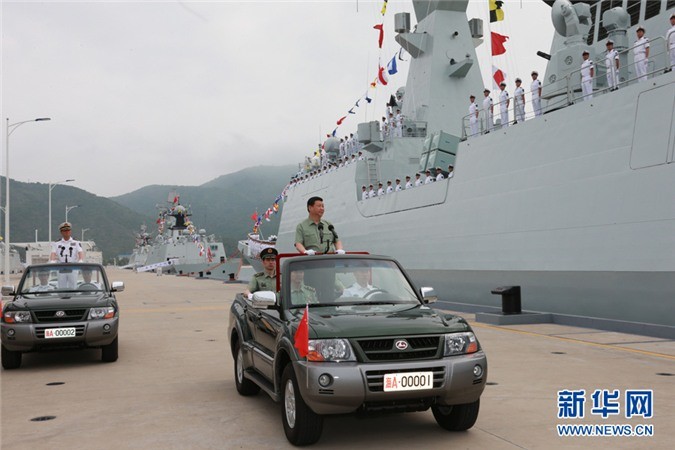 CT TQ Tập Cận Bình thị sát quân cảng Tam Á, hạm đội Nam Hải trung tuần tháng 4/2012 (ảnh THX)
