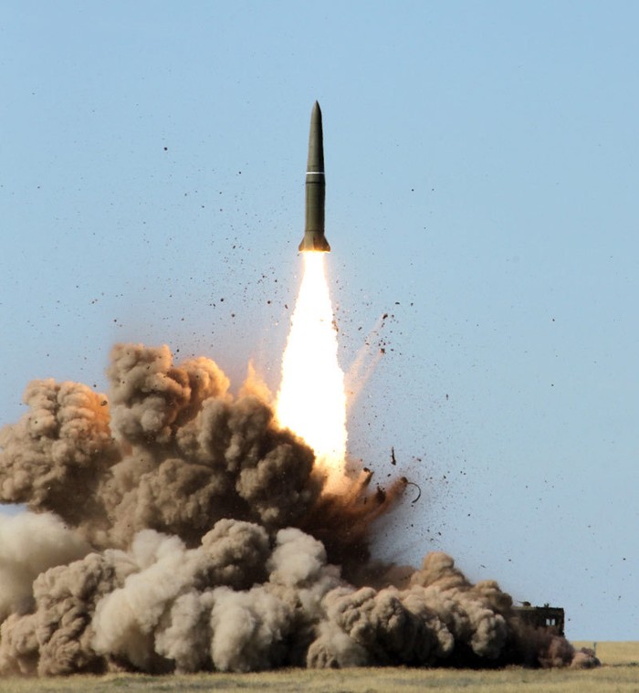 Tên lửa Iskander-M trong tập trận bắn đạn thật