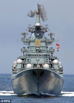 Tàu chiến mang tên lửa của Hải quân Nga di chuyển cách Scotland không xa