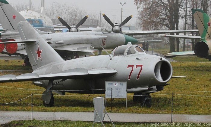 MiG-17.