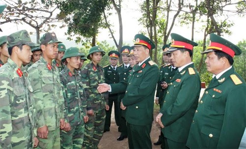 Thiếu tướng Trần Việt Khoa, Tư lệnh Quân đoàn 1, gặp gỡ, biểu dương tinh thần, khả năng SSCĐ của cán bộ, chiến sĩ đơn vị.