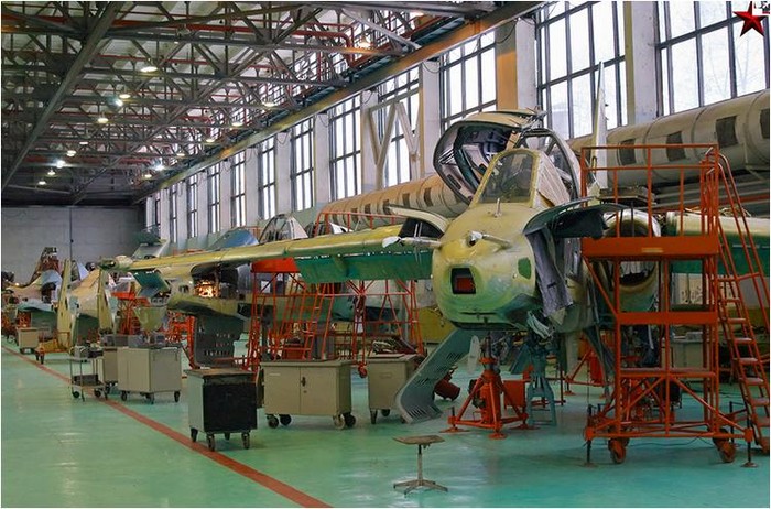 Một loạt máy bay tấn công yểm hộ tầm gần Su-25 đang được nâng cấp