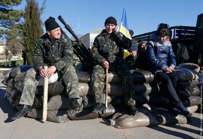 Những quân nhân Ucraine không có vũ khí trong tay