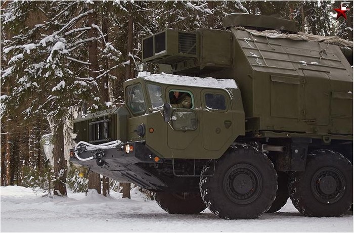 Quân đội Nga cũng đã có kế hoạch trang bị xe robot hộ tống các tổ hợp tên lửa đạn đạo khu chúng di chuyển, hành quân