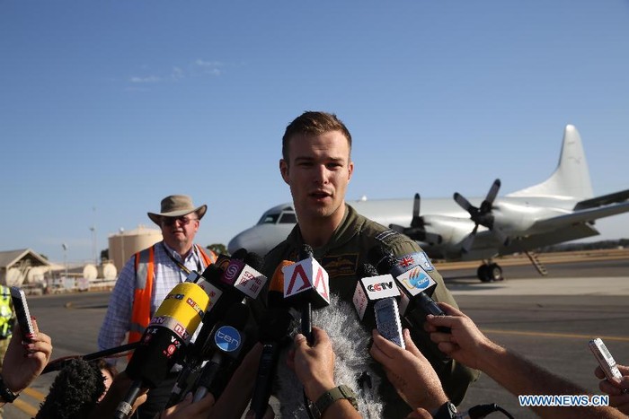 Phi công Australia tham gia tìm kiếm máy bay MH 370 trả lời báo chí