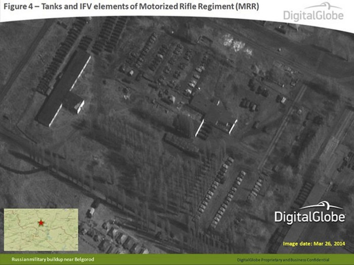 Ảnh chụp hôm 26/3/2014 cho thấy các phương tiện, vũ khí của khoảng 1 trung đoàn bộ binh cơ giới của Lục quân Nga ở Belgorod, miền Nam Nga.