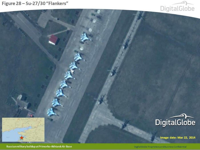 Ảnh chụp ngày 22/3/2014 cho thấy các máy bay chiến đấu Su-27/30 &quot;Flankers&quot; tại căn cứ quân sự Primorko-Akhtarsk ở miền Nam nước Nga