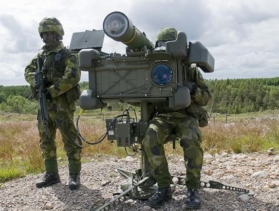 Hệ thống tên lửa phòng không vác vai RBS-70 do hãng Saab Thụy Điển chế tạo
