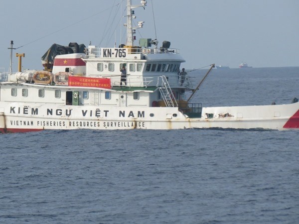 Tàu của lực lượng Kiểm ngư Việt Nam bị tàu Trung Quốc đâm va nhiều lần vẫn kiên cường bám trụ. (Nguồn: Cục Kiểm ngư Việt Nam)